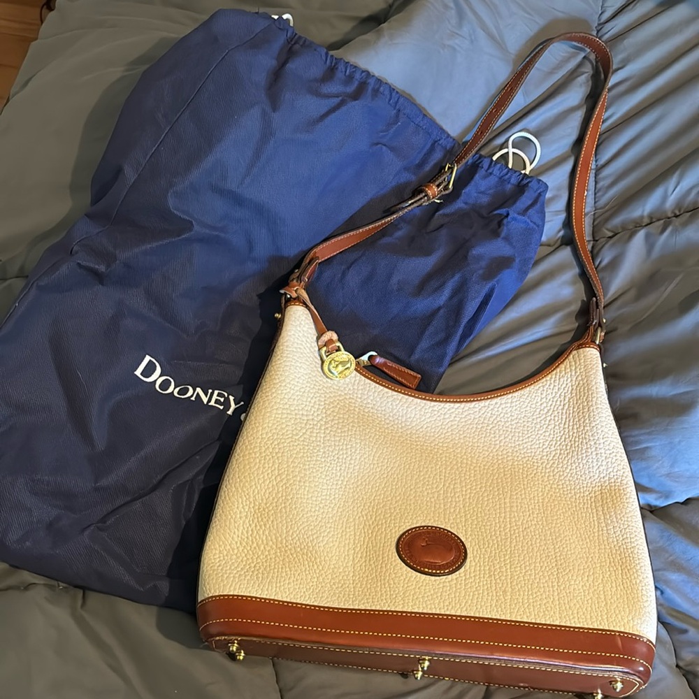 Vintage dooney & bourke cream all weather leather hobo bag beautiful vintage